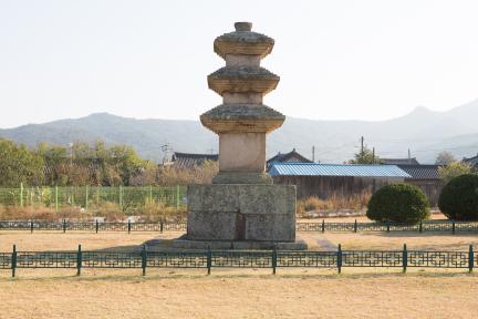 경주 남산동 동·서 삼층석탑_1 (촬영년도 : 2015년)