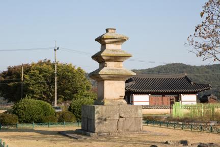 경주 남산동 동·서 삼층석탑_2 (촬영년도 : 2015년)