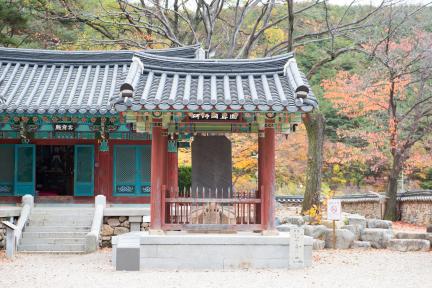 포항 보경사 원진국사비_비각 정면 (촬영년도 : 2015년)