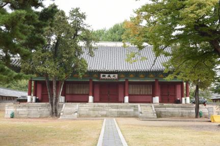 성균관 문묘 대성전 (이미지 URL을 넣으세요)