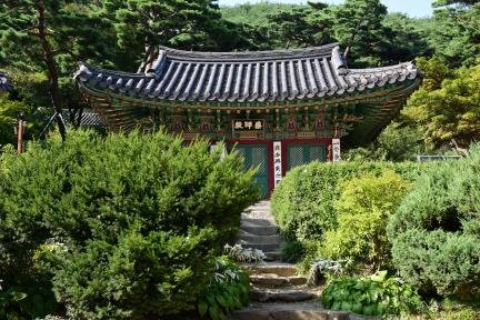 강화 전등사 약사전_전경1 (촬영년도 : 2015년)