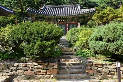 강화 전등사 약사전_전경2 (촬영년도 : 2015년)