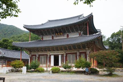 부여 무량사 극락전_우측면 (촬영년도 : 2015년)
