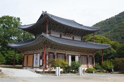 부여 무량사 극락전_좌측면 (촬영년도 : 2015년)
