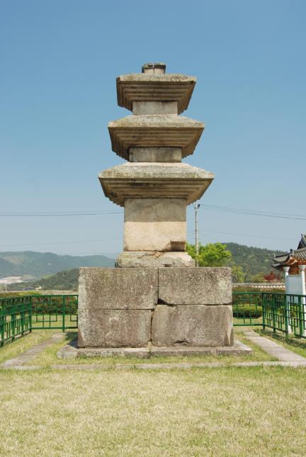 경주 남산동 동·서 삼층석탑_동탑_건축_2009년(출처 : 국립문화재연구소)